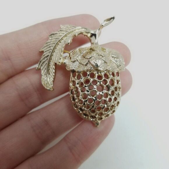 Vintage Sarah Coventry Acorn Shape Brooch, Gold Tone Tree Seed, Retro Estate - Picture 7 of 7